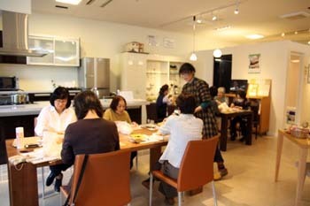 【らいぶらりーすうぃーつ講座】ひつじの原毛でつくるフェルトコースター